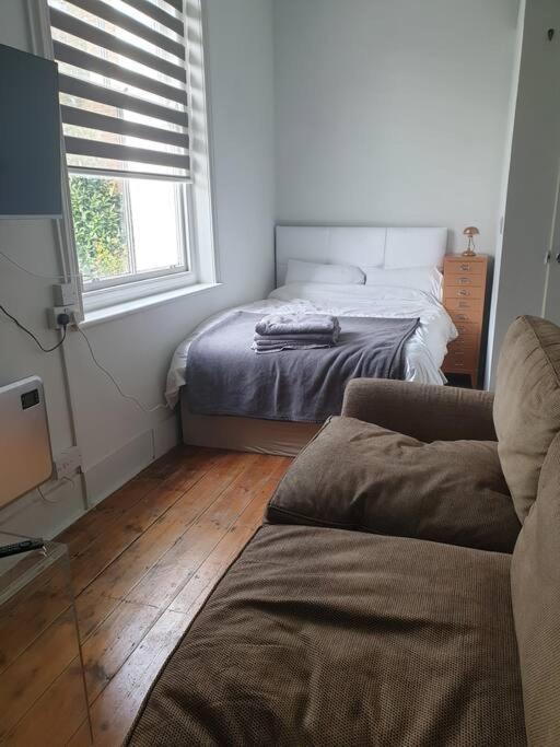 Appartamento 4 Quiet Compact Studio With Garden View - Best Location - Comfortable - Quiet Hove Esterno foto
