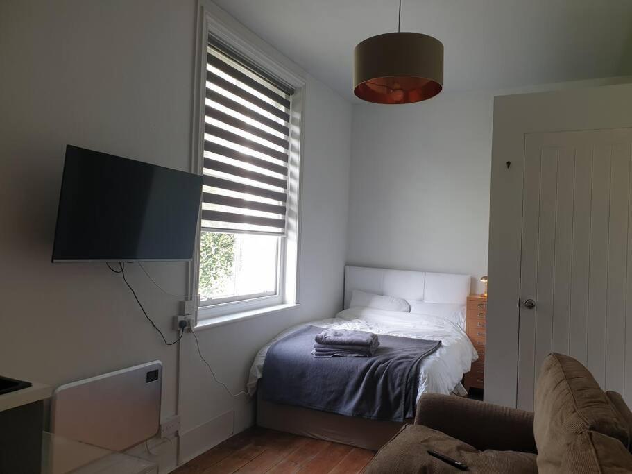 Appartamento 4 Quiet Compact Studio With Garden View - Best Location - Comfortable - Quiet Hove Esterno foto