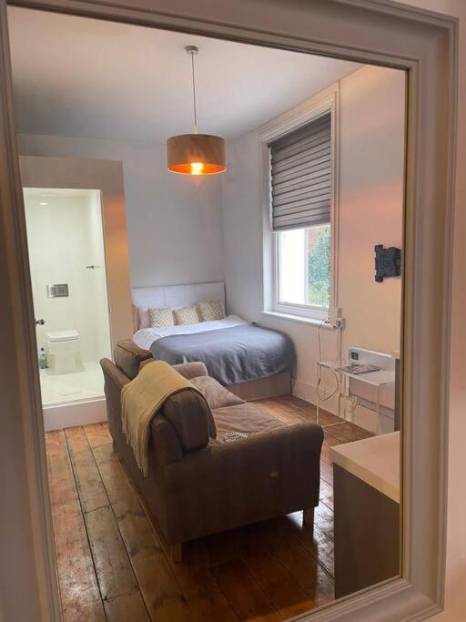 Appartamento 4 Quiet Compact Studio With Garden View - Best Location - Comfortable - Quiet Hove Esterno foto