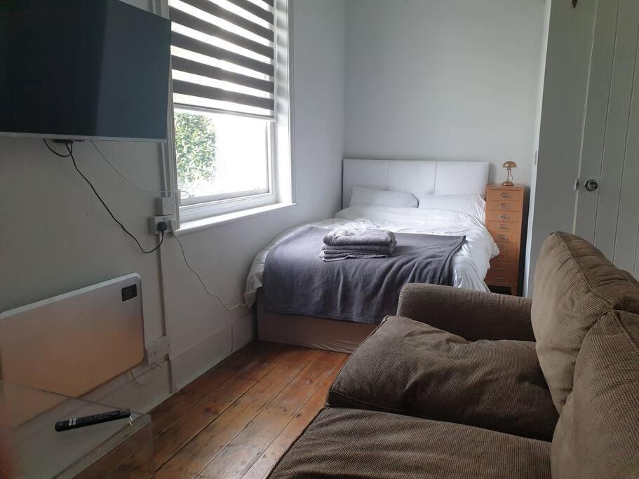 Appartamento 4 Quiet Compact Studio With Garden View - Best Location - Comfortable - Quiet Hove Esterno foto