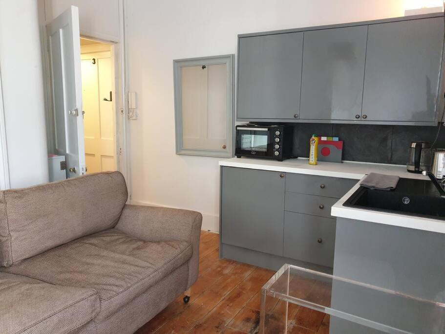Appartamento 4 Quiet Compact Studio With Garden View - Best Location - Comfortable - Quiet Hove Esterno foto