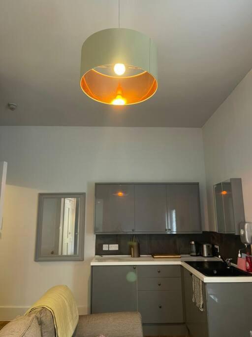Appartamento 4 Quiet Compact Studio With Garden View - Best Location - Comfortable - Quiet Hove Esterno foto